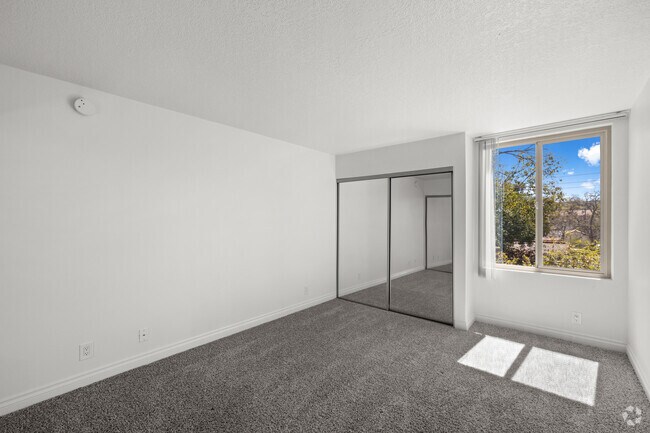2BR, 2BA - 1,255SF - Bedroom