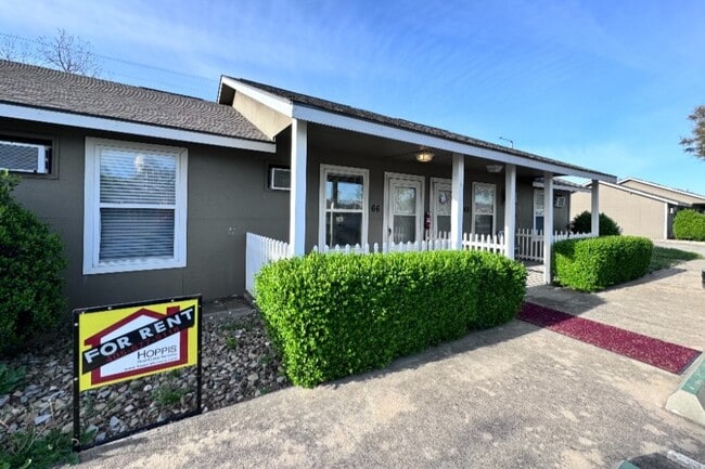 Entrance 1 - Garden Cottages Apartments