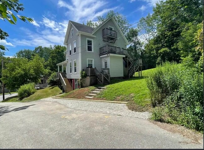 Building Photo - 91 6th St Unit 2