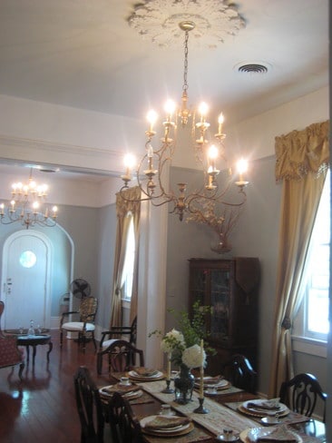 ANTIQUE DINING TABLE SEATS 6 - 400 Millaudon St Unit 400