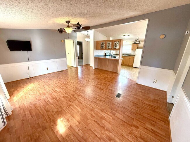 Photo - Available Now! 2 ACRE LOT! Spacious 3 Bedr...