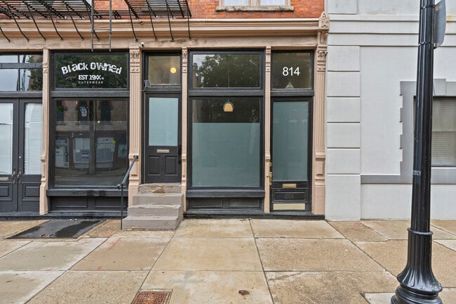 Building Photo - 814 Elm St Unit 1