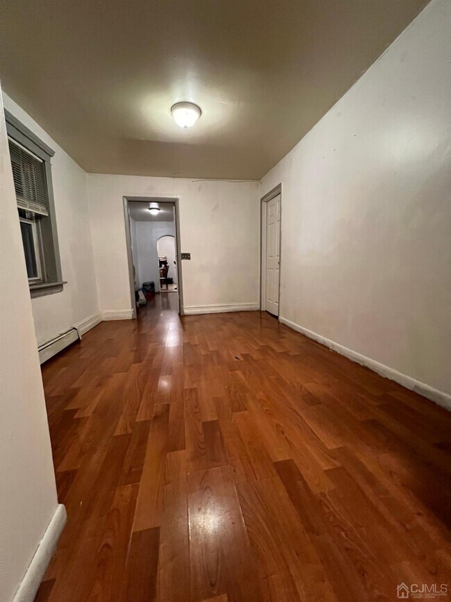 Photo - 882 Amboy Ave