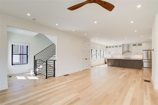 Photo - 1050 Snyder St NW