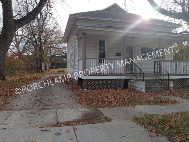 Photo - 541 W Grand Ave