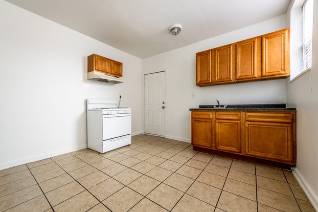 Photo - 8057-59 S Marshfield