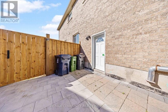 Photo - 72 Lampman Dr