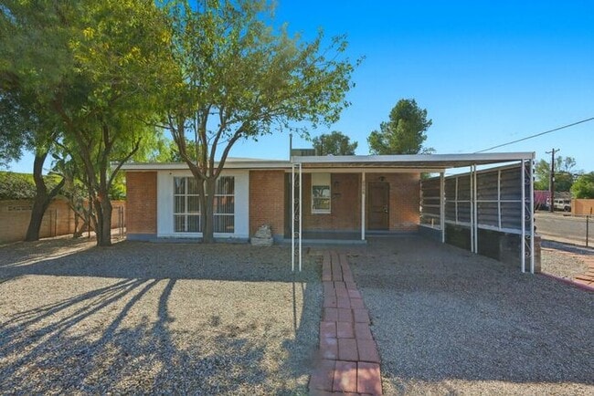 Building Photo - Light-Filled Tucson 2 Bedroom Rental – Move In This November!