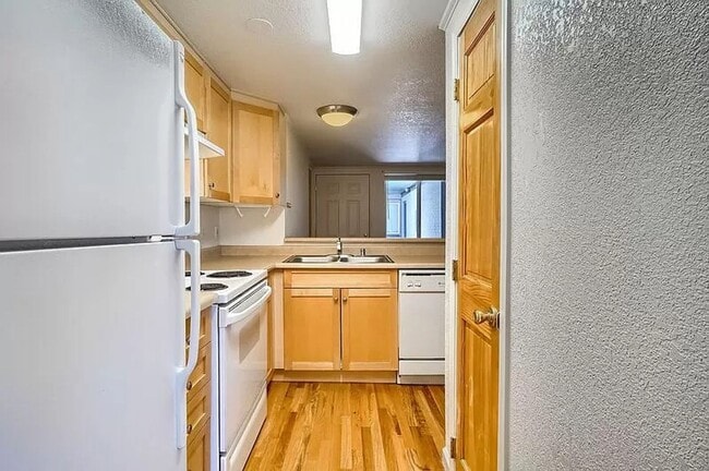 Photo - Nice & Cozy 1 bedroom Condo