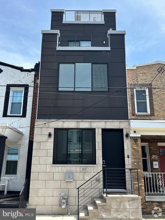 Building Photo - 1537 S Napa St Rental