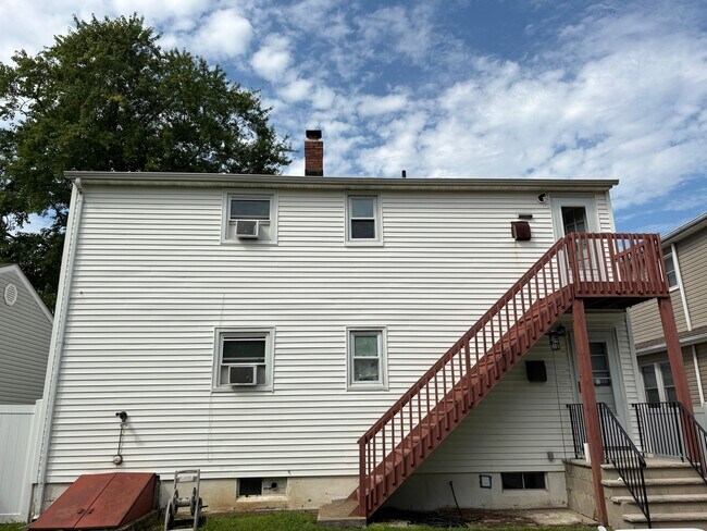65 Campbell Ave Unidad Two family home