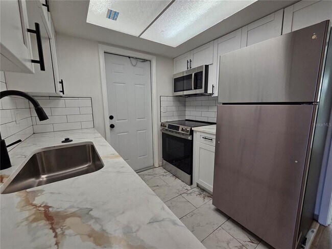 Photo - 606 S Betty Ln Unidad C