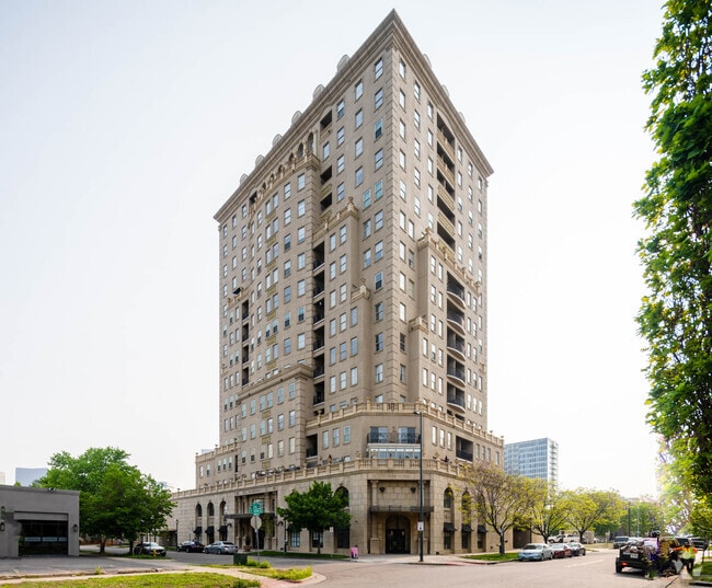 Building Photo - 475 W 12th Ave Unit 12G Rental