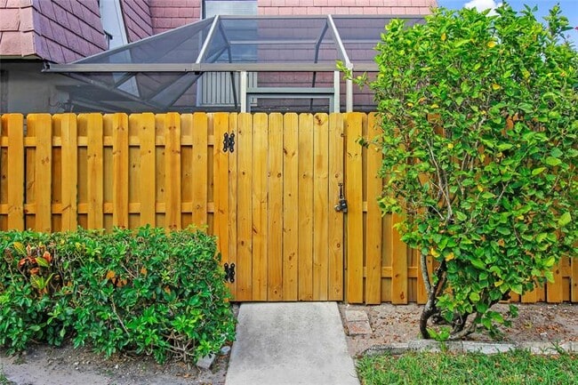 Photo - 7801 Courtyard Run W