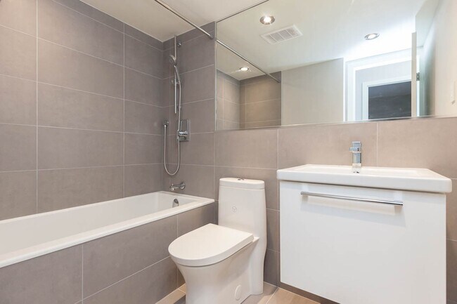 Photo - 230 Oak St Unit 2015