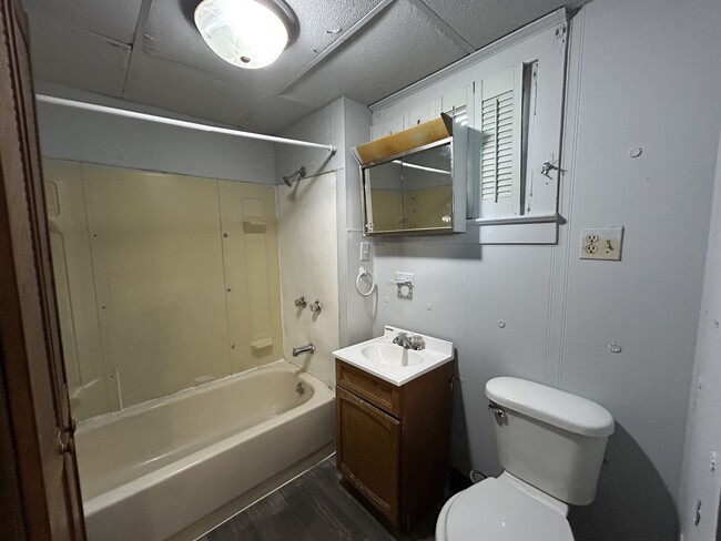 Photo - 907.5 Jewell-