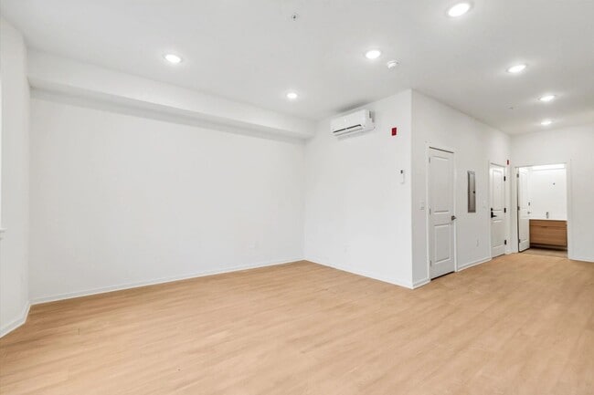 Photo - 245 N 12th St Unidad 3