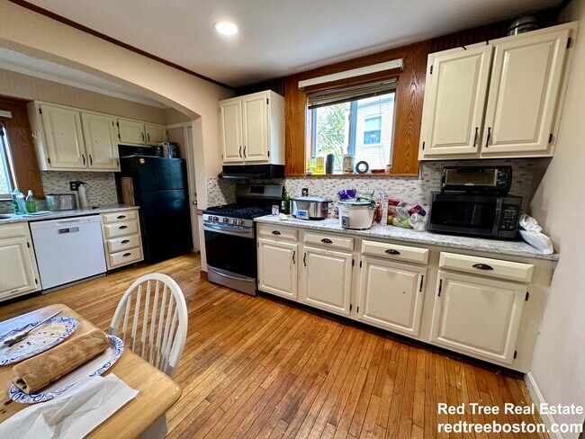 Photo - 64 Undine Rd Unit 1