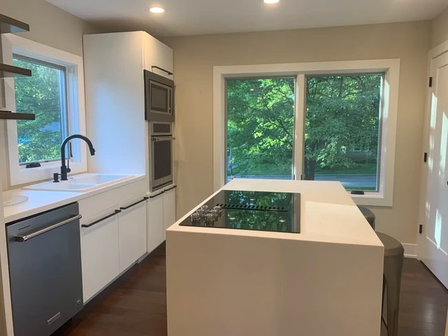 Photo - 702 E Maxwell Ln