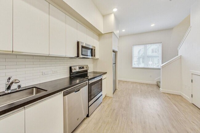 Photo - 411 29th St Unit 107