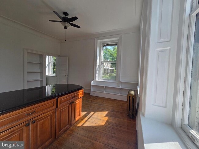 Photo - 348 Green Ln