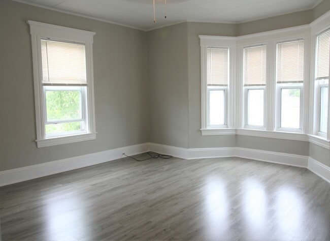 467 Hevey St Unit Floor 2
