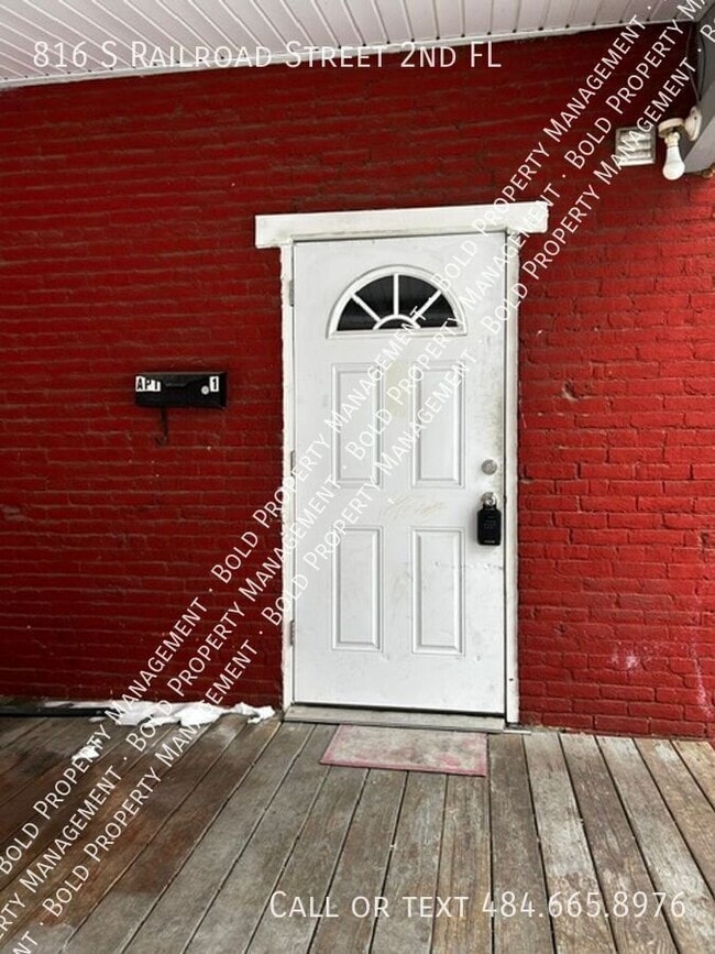 Building Photo - 816 S Railroad St