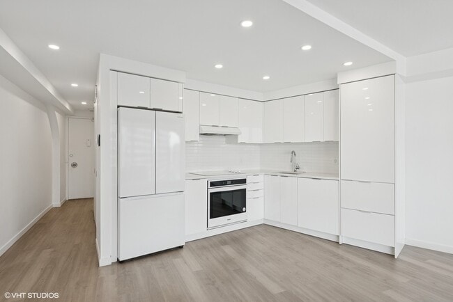 Photo - 300 N State St