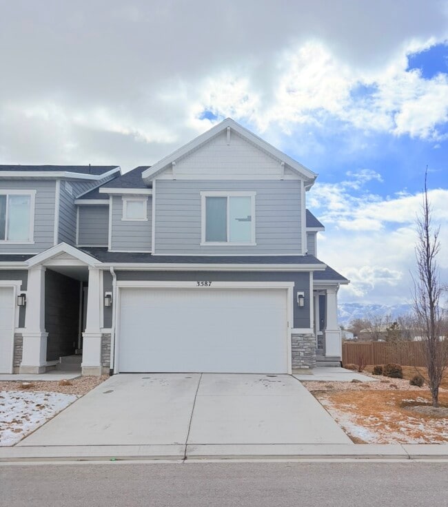 Building Photo - 3587 Grassland Dr Unit 1