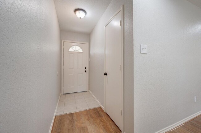 Photo - 2319 Indigo Ln