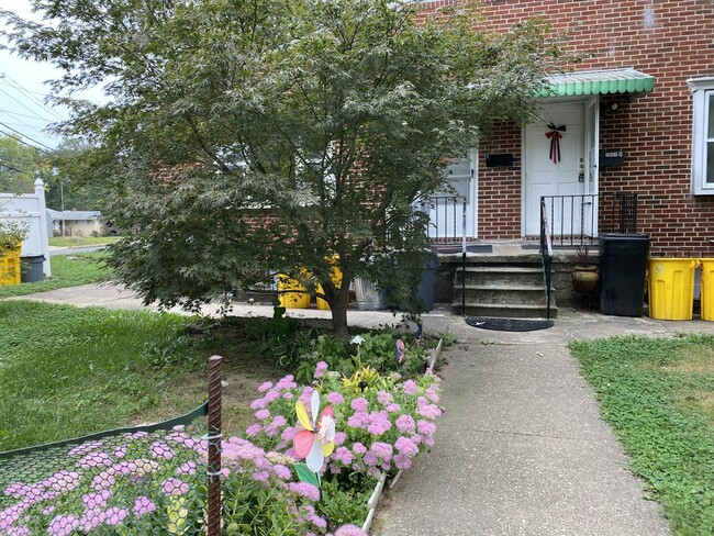 Building Photo - 1000 Linda Lee Dr Unit 1000B Rental