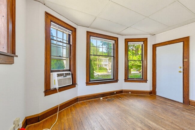 6335 7th Ave Unit Lower