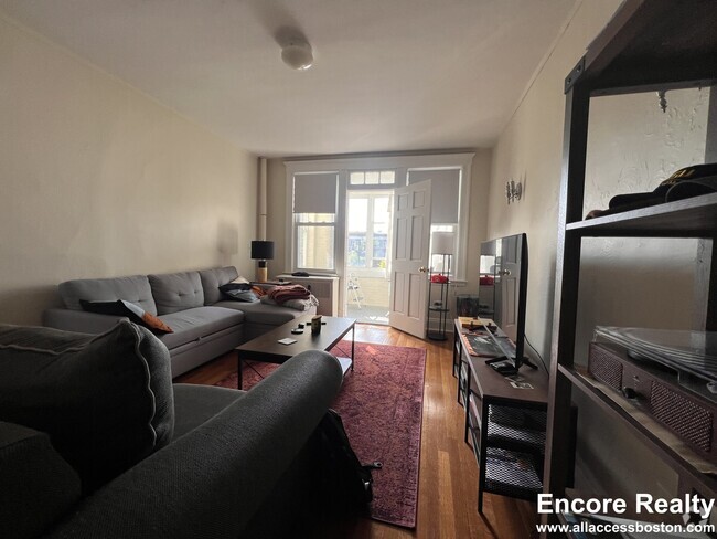 Building Photo - 1642 Commonwealth Ave Unit 4 Rental