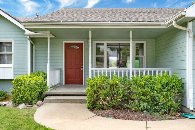 Photo - Large town house for rent!