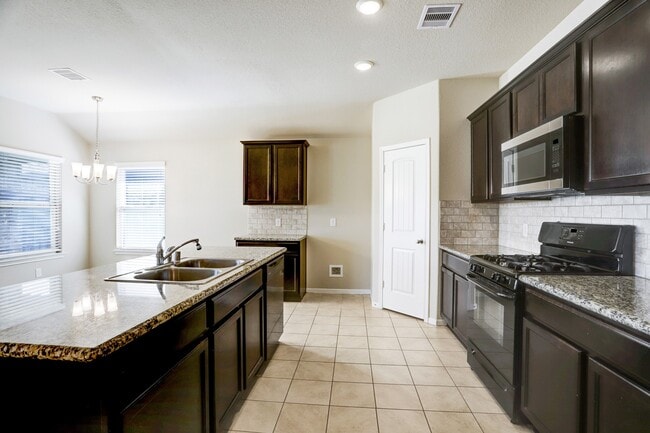 Photo - 2911 Indwarra Ct