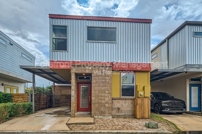 Photo - 126 E Myrtle St