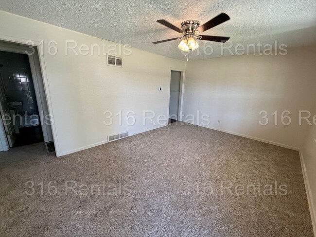 Photo - $1100 - 2 bed 1 bath - Single Family Home