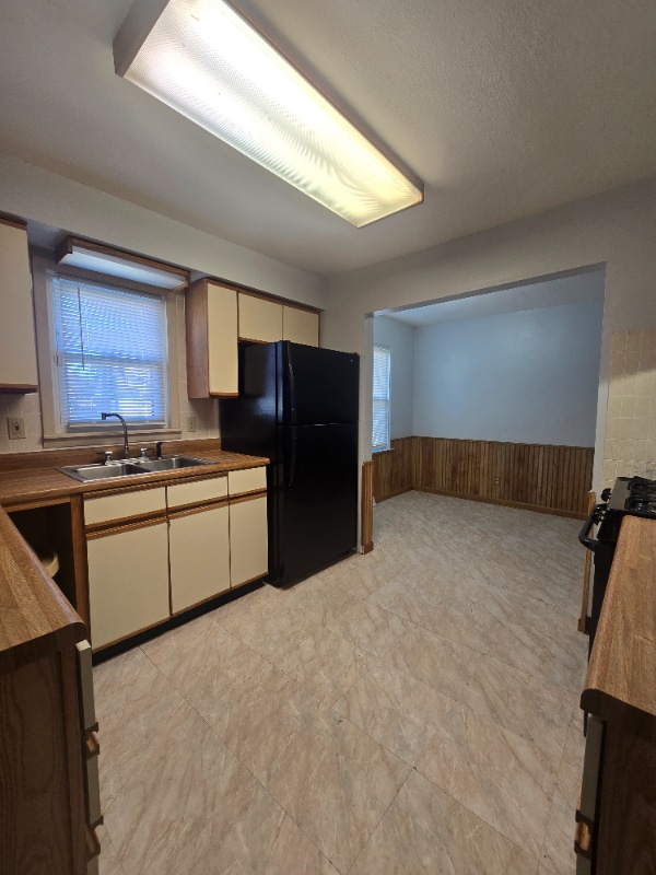 Photo - 804 N Grand Ave W