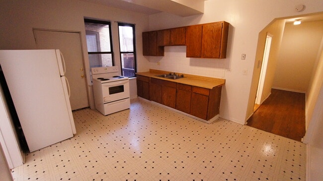 Photo - 3147 W Medill Ave Apartments Unit 2