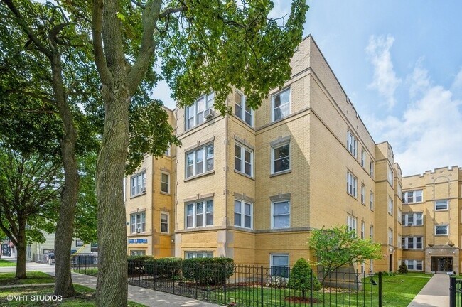 Building Photo - 4422 N St Louis Ave Unit 3A