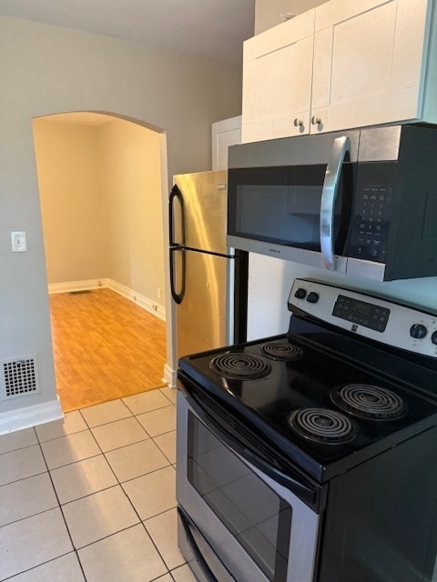 Photo - Adorable 2BR/1BA with spacious living area and wood floors throughout!