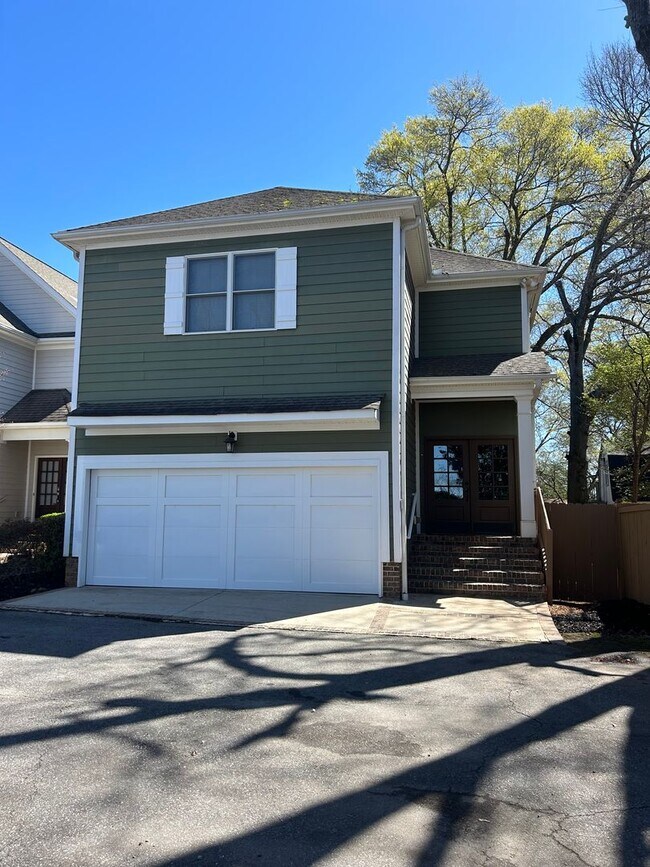 Building Photo - Greenville, 4BD/2.5, 3010SF