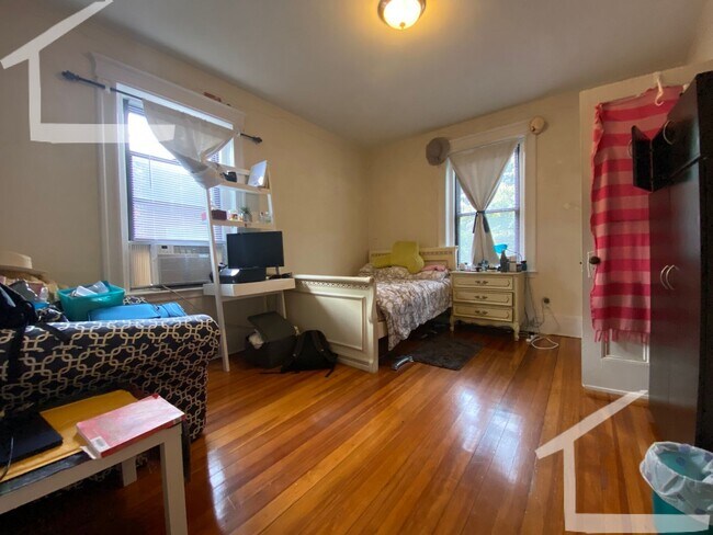 Large 3-Bed near BU in Brookline - Large 3-Bed near BU in Brookline Condo