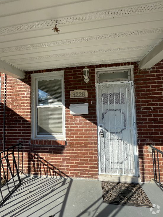 Building Photo - 3228 Lyndale Ave Rental