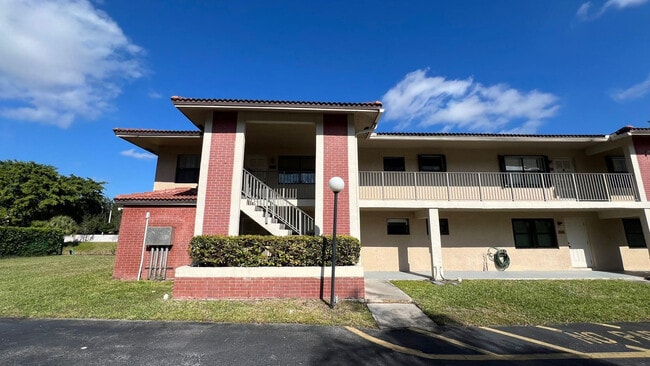 Building Photo - 9621 NW 4th St Unit 3e