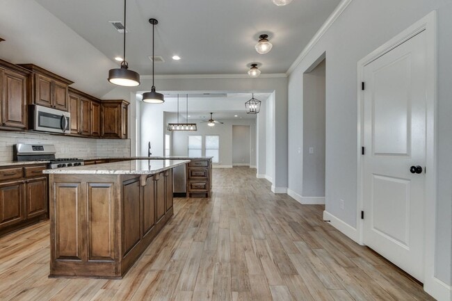 Photo - Luxury living in gated Valencia