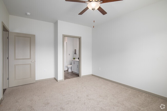 2BR, 2BA - 1,150SF - Primary Bedroom