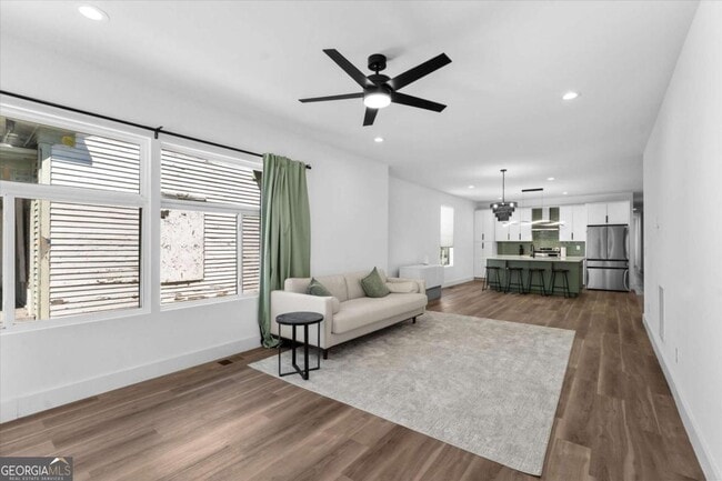 Photo - 598 Formwalt St SW