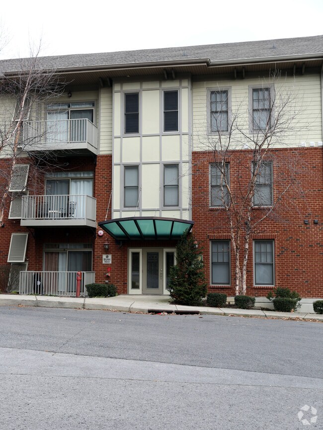 Photo - West End Circle Condominiums