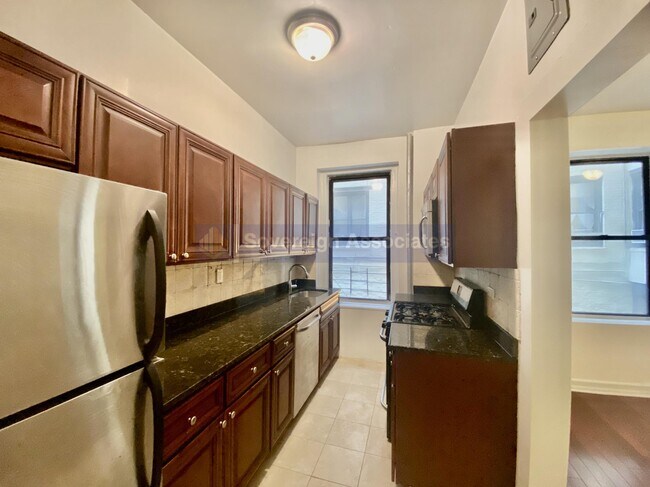 250 Fort Washington Avenue - 250 Fort Washington Avenue Apartment Unit 1D